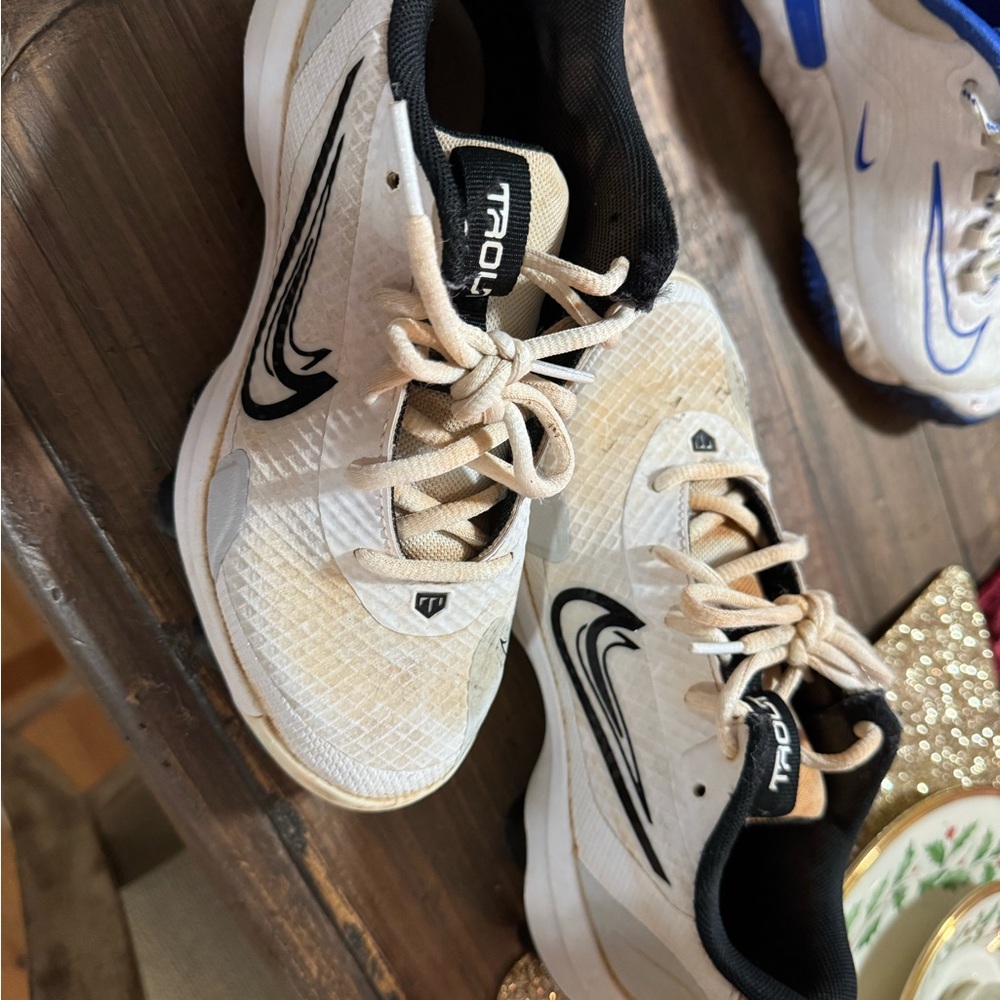 Nike White and Black Low-Top Training Shoes